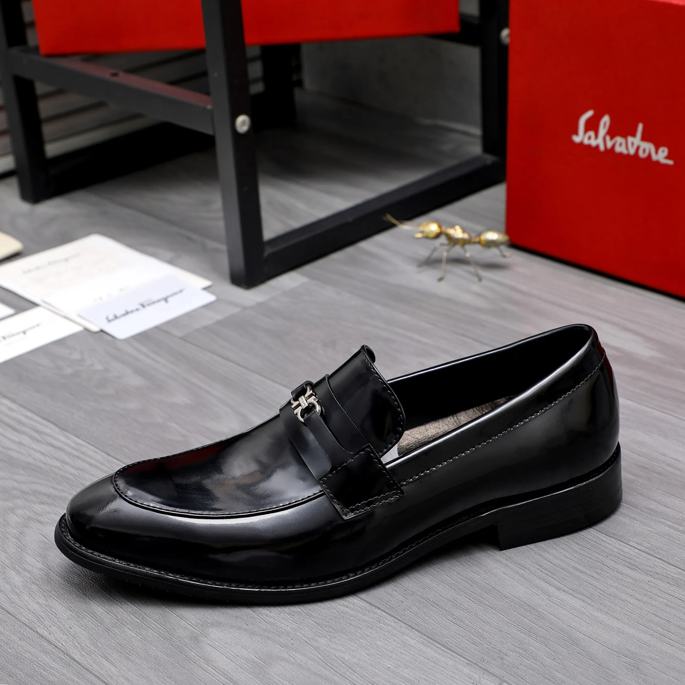 Men's shoes 💰480 Product trademark: Ferragamo "Ferragamo" business slip-on leather shoes Regular size: 39-44 Product materials: Selected high-quality lacquered cowhide upper, cowhide lining, original outsole